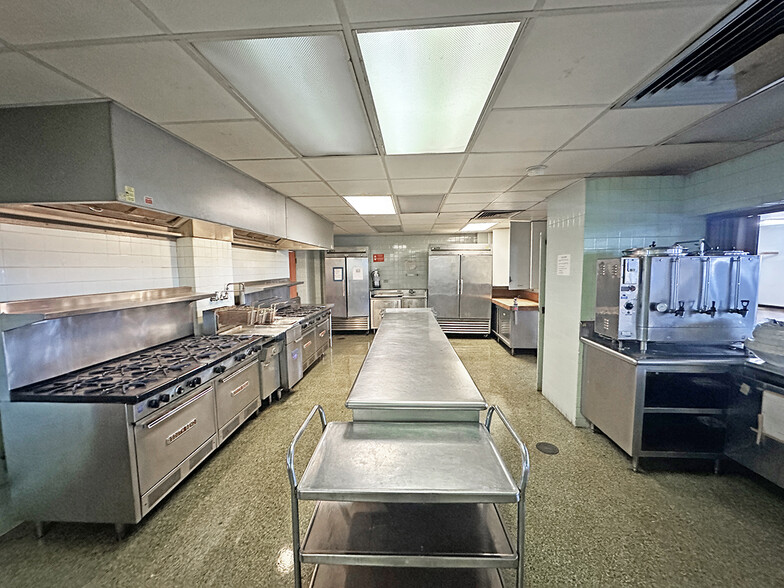 More Photos Of 11000 S Ewing Ave, Chicago Religious Facility For Sale