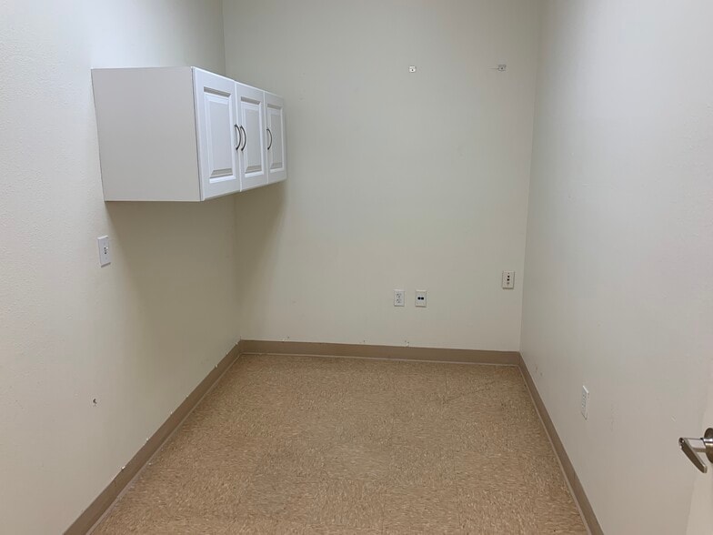 More Photos Of 35400 Bob Hope Dr, Rancho Mirage Medical For Sale