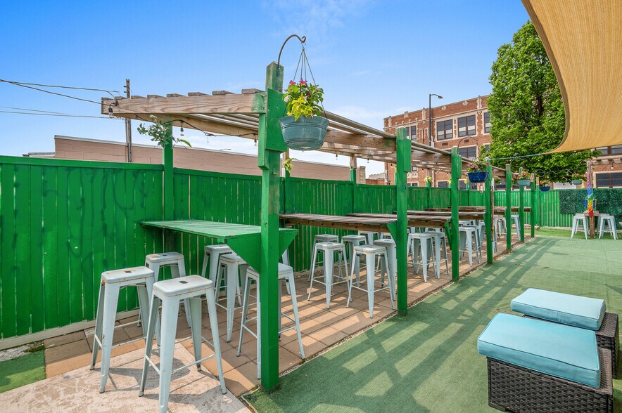 More Photos Of 201 S Broadway, Green Bay Restaurant For Sale