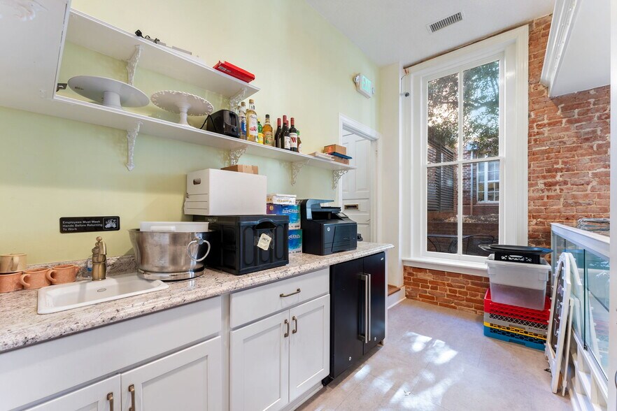 More Photos Of 12 Culpeper St, Warrenton Restaurant For Sale