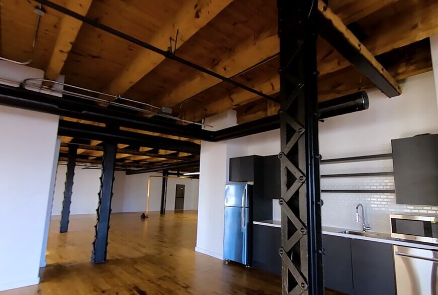 More Photos Of 213 W institute Pl, Chicago Loft Creative Space For Lease