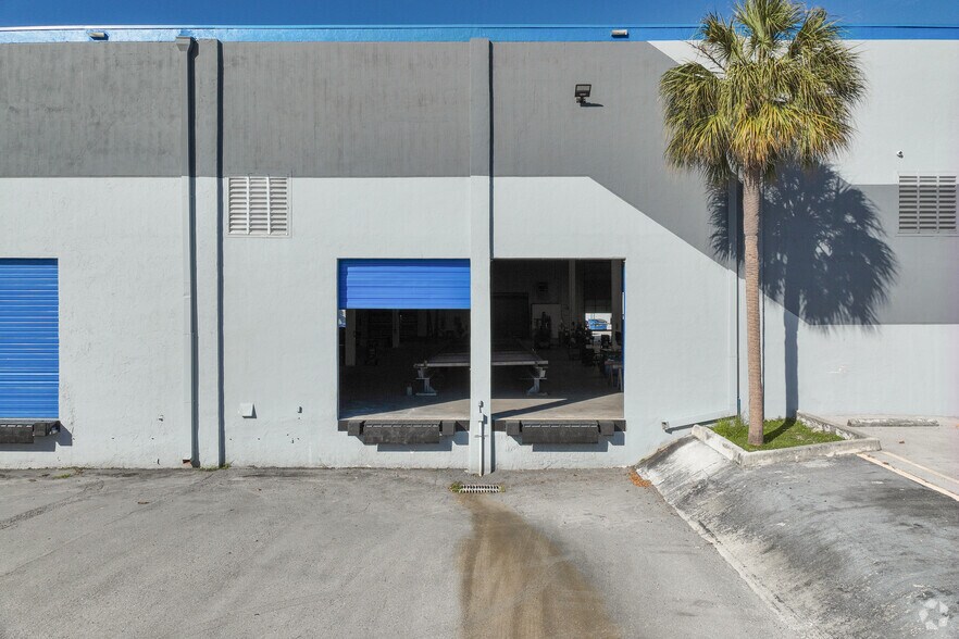 More Photos Of 1919 NW 19th St, Fort Lauderdale Warehouse For Lease