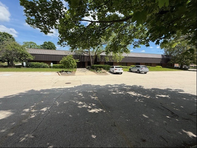 More Photos Of 425 Barclay Blvd, Lincolnshire Research And Development For Lease
