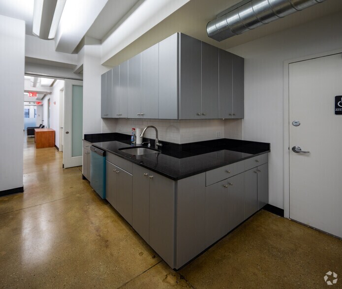 More Photos Of 589 Eighth Ave, New York Loft Creative Space For Lease