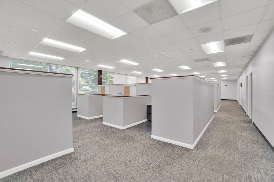 More Photos Of 816 W Fieldcrest Rd, Eden Industrial For Sale