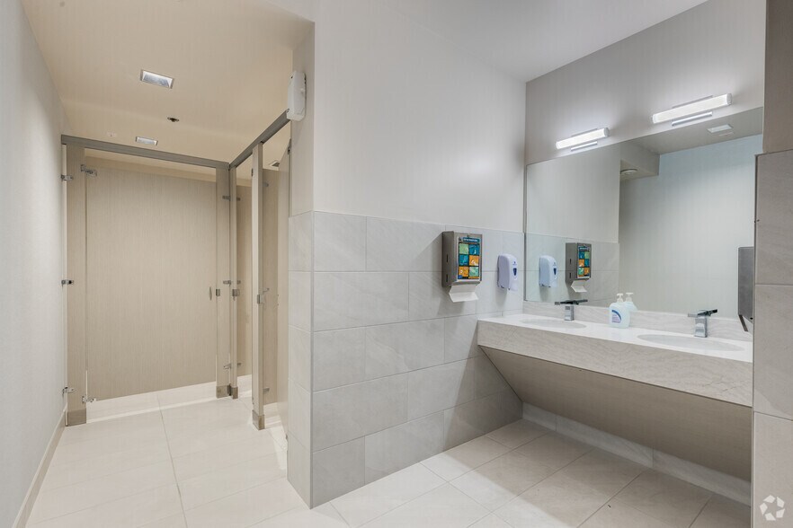 More Photos Of 100 Rialto Pl, Melbourne Office For Lease