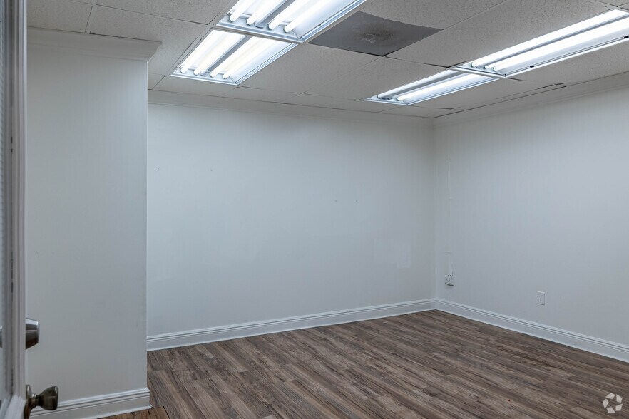 More Photos Of 2223 NW 26th Ave, Miami Warehouse For Lease