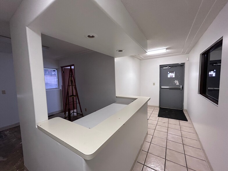 More Photos Of 633 N Morton St, Bloomington Research And Development For Lease