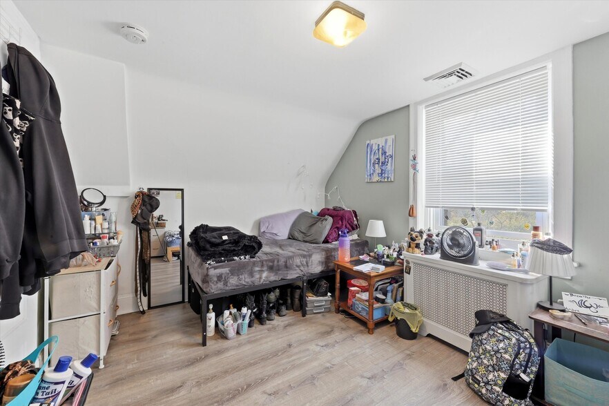 More Photos Of 24 W Stewart Ave, Lansdowne Specialty For Sale