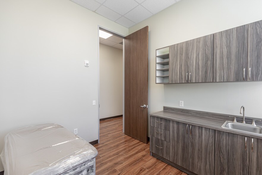 More Photos Of 16422 Stuebner Airline Rd, Spring Medical For Lease