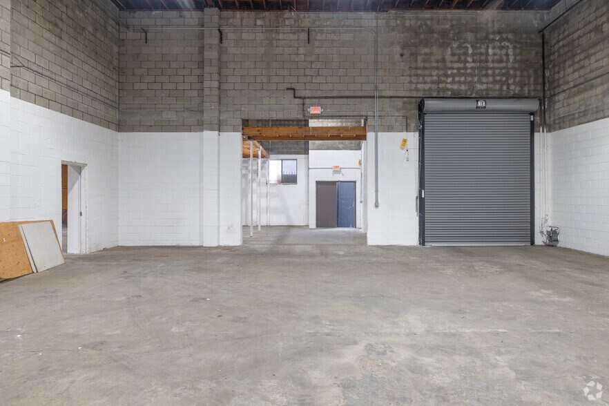 More Photos Of 5701-5709 S San Pedro St, Los Angeles Manufacturing For Lease
