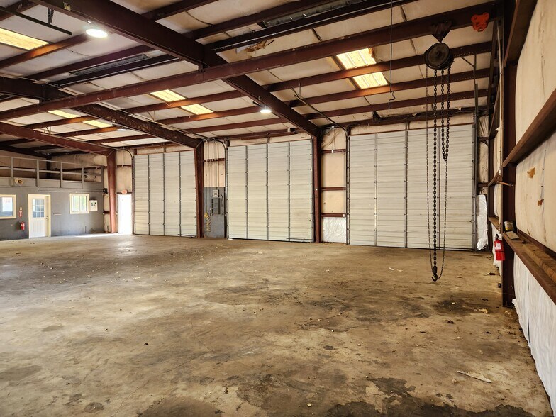 More Photos Of 22295 E Martin Dr, Porter Warehouse For Lease