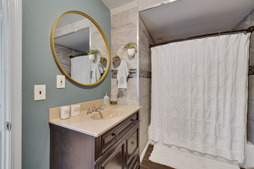 More Photos Of 305 N Main St, Ste Genevieve Storefront Retail Residential For Sale