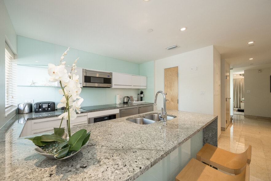 More Photos Of 1401 Simonton St, Key West Hotel For Sale