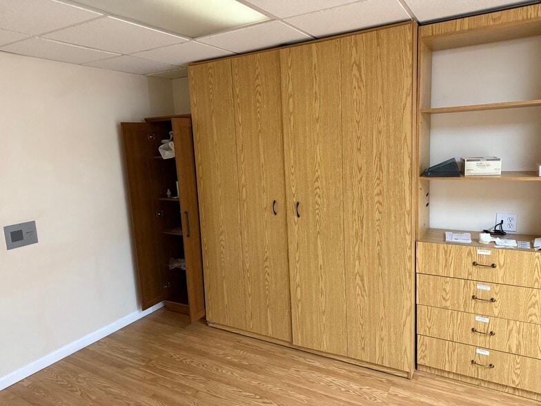 More Photos Of 90 Medford Ave, Patchogue Medical For Sale