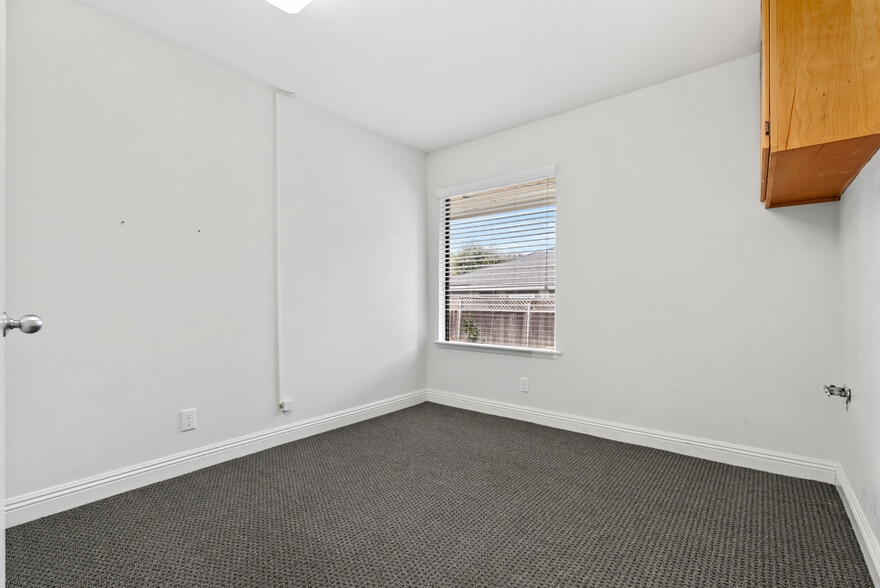 More Photos Of 970 Petit Ave, Ventura Medical For Sale