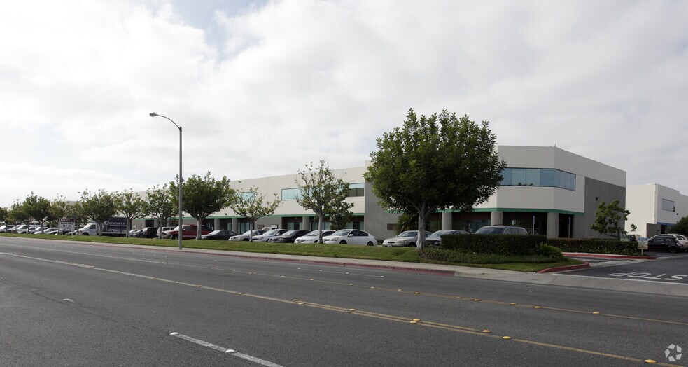 More Photos Of 16291-16321 Gothard St, Huntington Beach Light Manufacturing For Lease