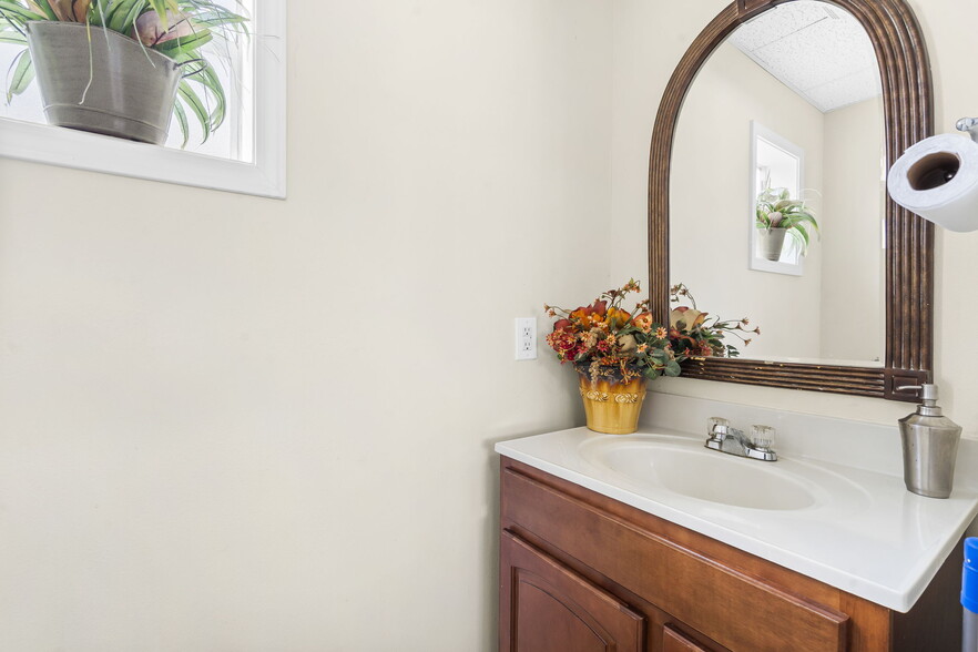 More Photos Of 1325 W Highway 76, Branson Hotel For Sale