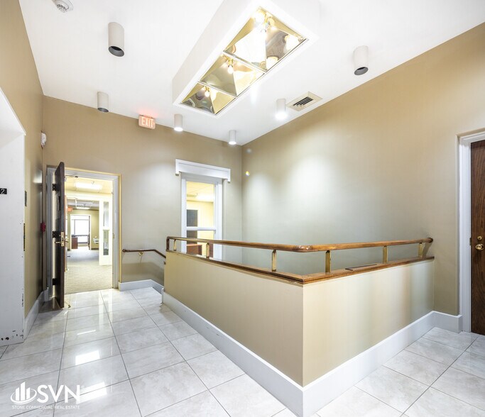 More Photos Of 201 W Main St, Frankfort Office For Lease