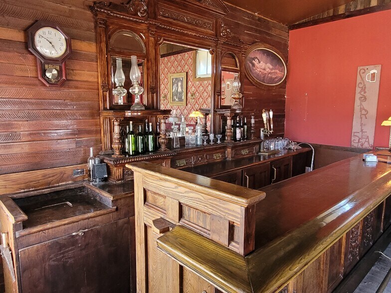 More Photos Of 331 W Rockspring Ln, Benson Movie Radio TVStudio For Sale