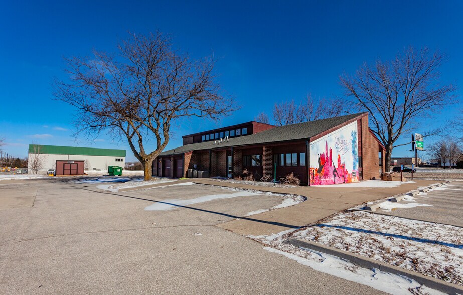 More Photos Of 1380 NE 66th Ave, Des Moines Flex For Sale