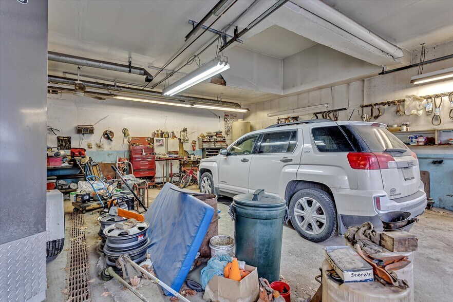 More Photos Of 73 King St E, Kawartha Lakes Auto Repair For Sale