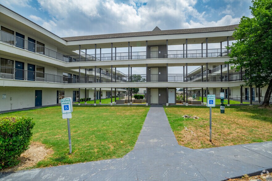 More Photos Of 11221 San Pedro Ave, San Antonio Hotel For Sale