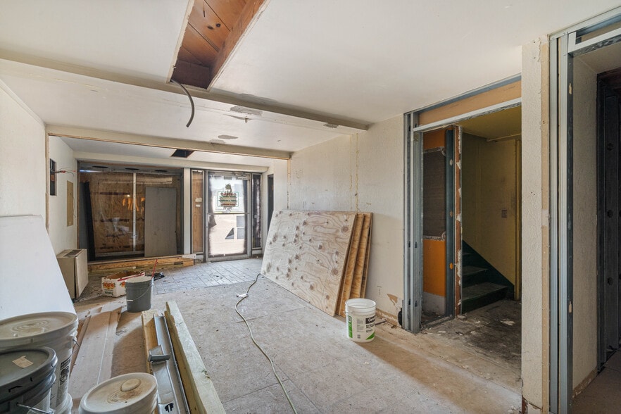 More Photos Of 1309 Tower Ave, Superior Restaurant For Sale