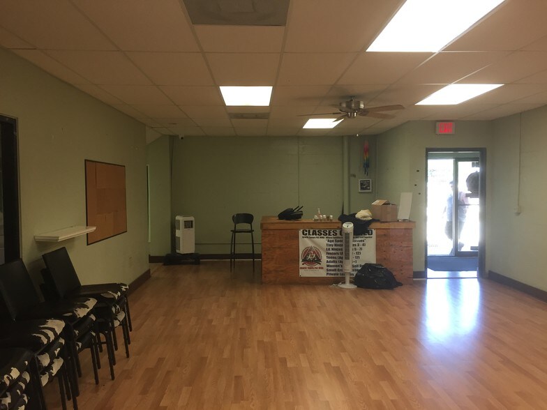 More Photos Of 4244 W Waters Ave, Tampa Showroom For Lease