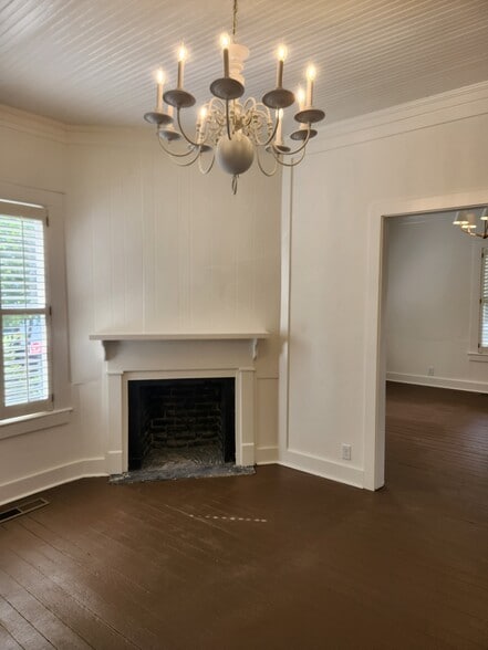More Photos Of 206-208 W Richardson Ave, Summerville Freestanding For Lease