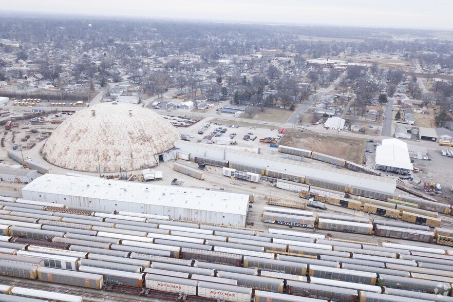 More Photos Of 435 N Old St. Louis Rd, Wood River Manufacturing For Lease