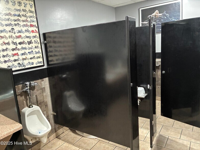 More Photos Of 8739 Caratoke Hwy, Harbinger General Retail For Sale