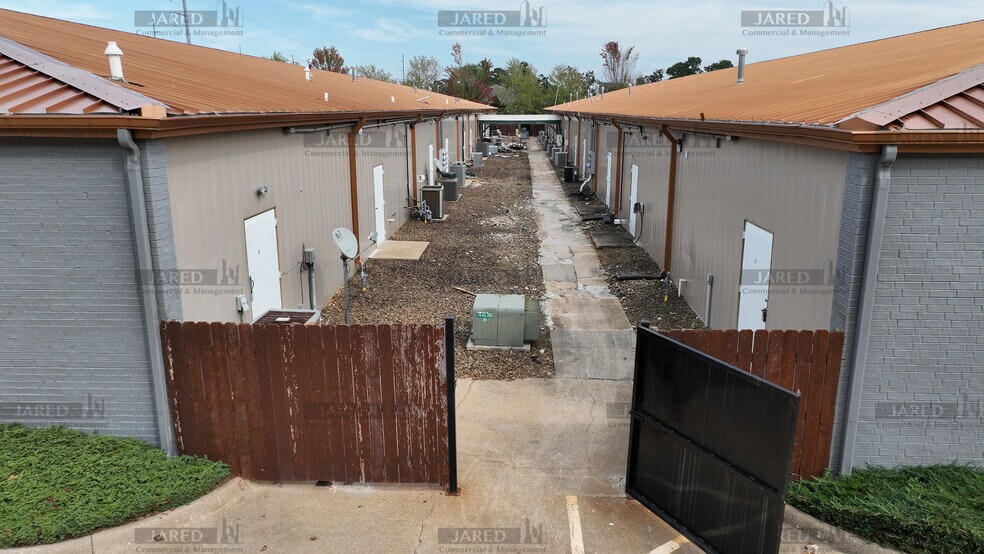 More Photos Of 1400 SW Susana St, Bentonville Unknown For Lease