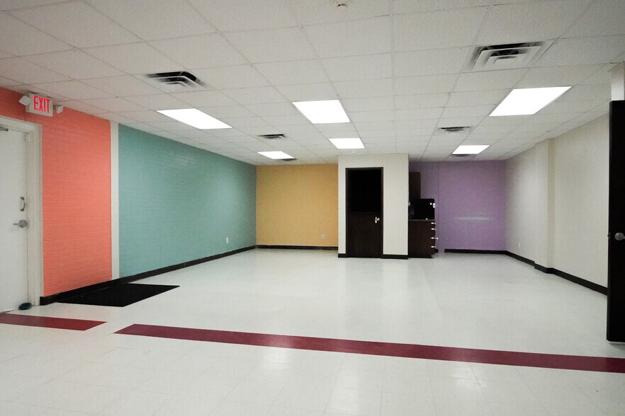 More Photos Of 402 E Guadalupe St, Victoria Freestanding For Sale