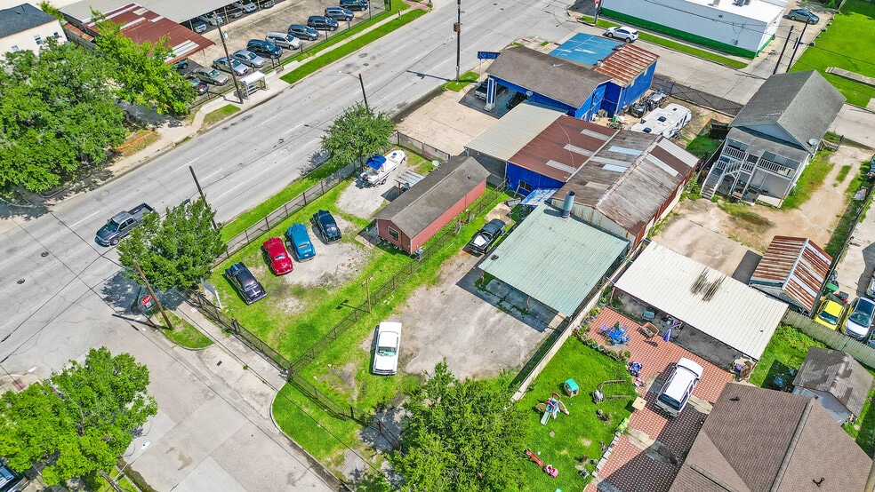 More Photos Of 1106 Wayside Dr, Houston Auto Repair For Sale