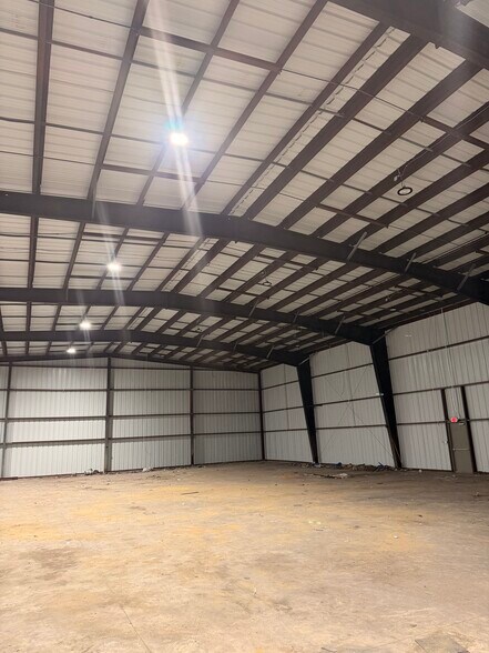 More Photos Of 719 Florence St, Camden Warehouse For Lease