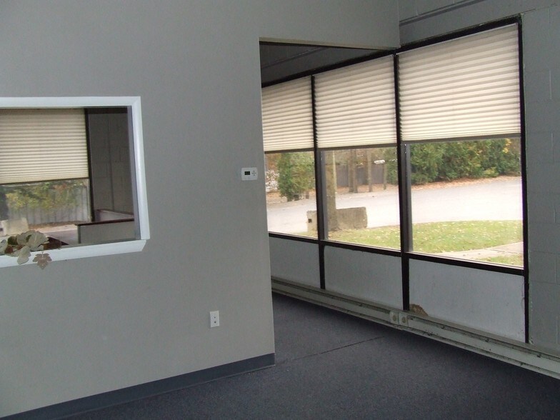 More Photos Of 876 N Lenola Rd, Moorestown Warehouse For Lease