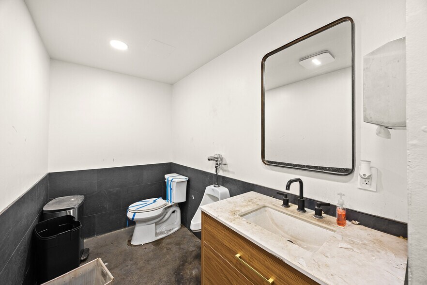 More Photos Of 2702 Saint Louis Ave, Signal Hill Warehouse For Lease