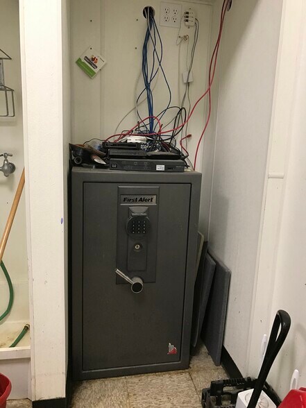 More Photos Of 4619 Federated Rd, Swan Hills Restaurant For Lease