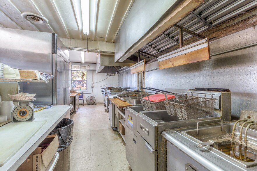 More Photos Of 29301 Hwy 82 Hwy, Park Hill Restaurant For Sale