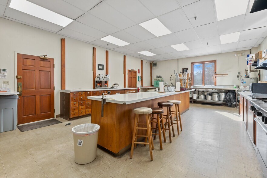 More Photos Of 646 Daniel Webster Hwy, Merrimack Specialty For Lease