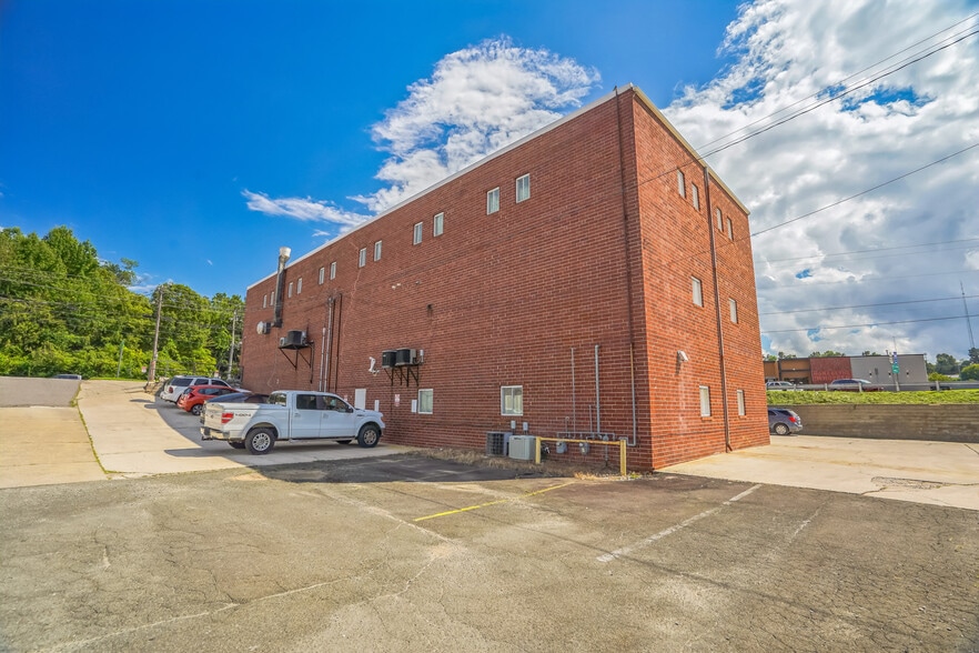 More Photos Of 225 S Madison Blvd, Roxboro Storefront Retail Office For Sale