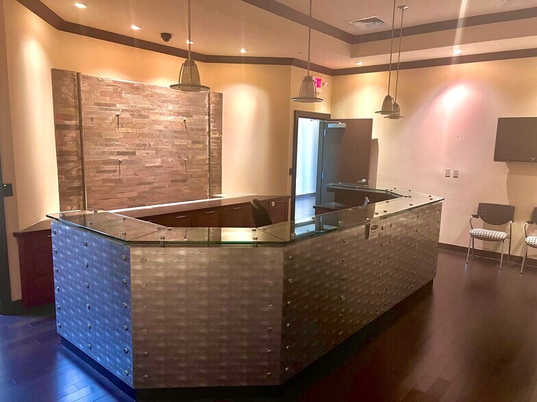 More Photos Of 1300 Goodlette Rd N, Naples Office For Sale