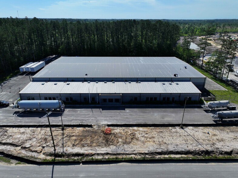 More Photos Of 605 Bob Gifford Blvd, Early Branch Manufacturing For Sale