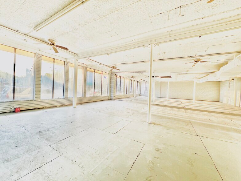 More Photos Of 2070-2074 Seneca St, Buffalo Storefront Retail Office For Lease