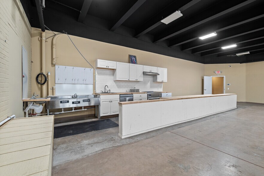More Photos Of 90 E Union St, Wilkes-Barre Light Distribution For Lease