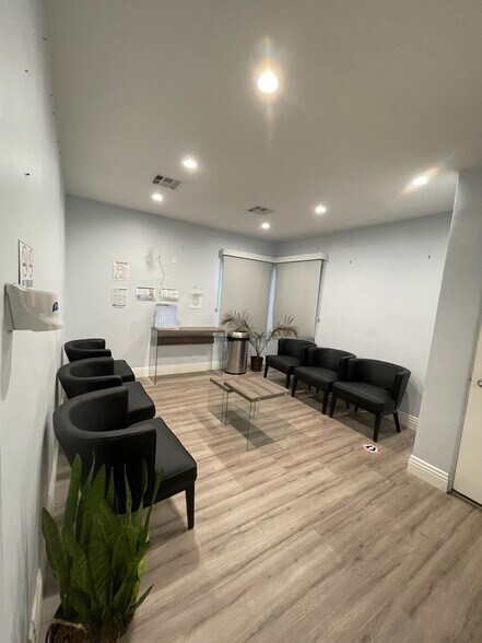 More Photos Of 10866 Riverside Dr, North Hollywood Hospital For Lease