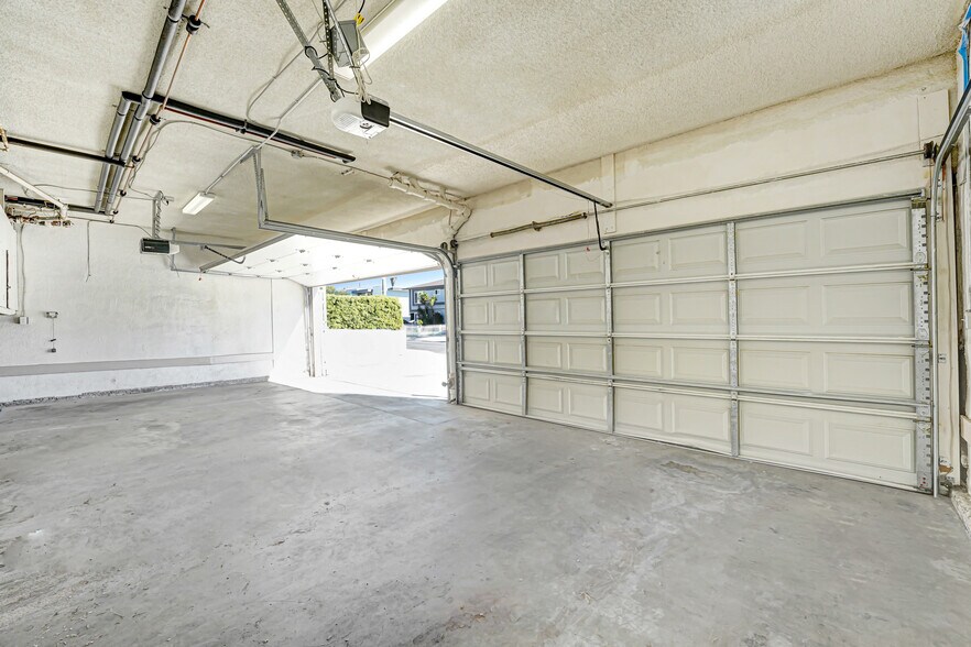 More Photos Of 1937 S Shenandoah St, Los Angeles Apartments For Sale