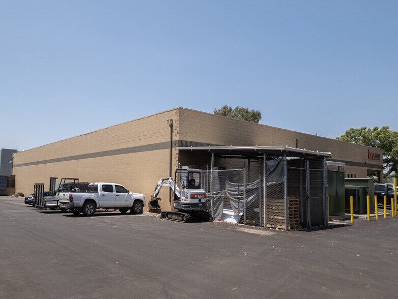 More Photos Of 8975 Cottage Ave, Rancho Cucamonga Manufacturing For Sale