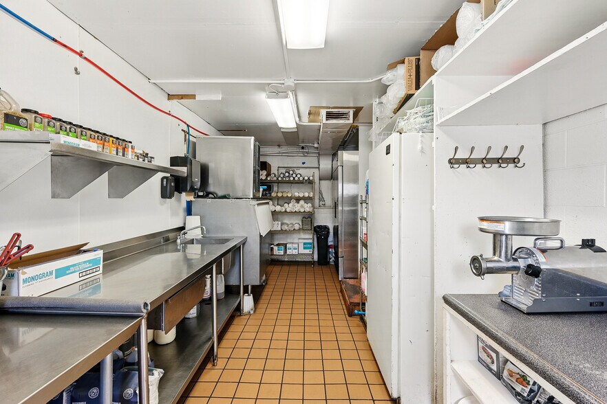 More Photos Of 91 E Main St, Bicknell Hotel For Sale